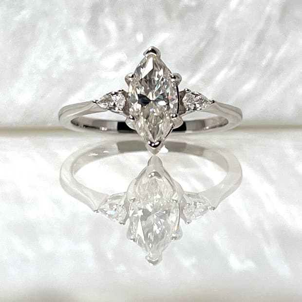 *새상품* 모이사나이트 마퀴브 컷 사이드 스톤 은반지