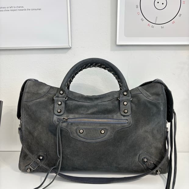 [A 정품] 발렌시아가 시티 모터백 미디움 스웨이드 그레이