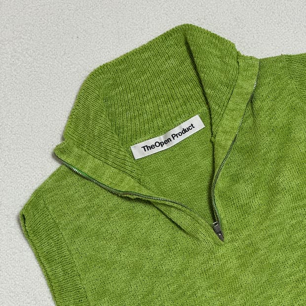 더 오픈 프로덕트 하프집업 니트 베스트