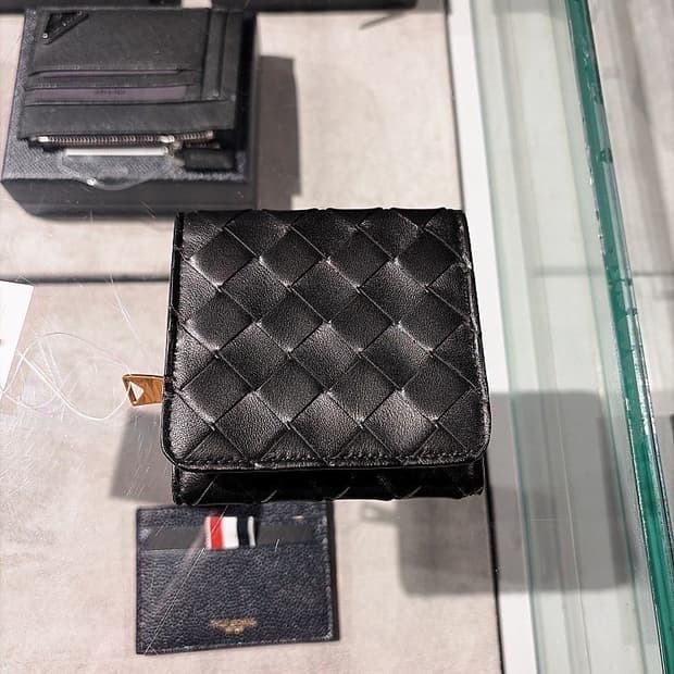 (정품/새상품) 보테가베네타 여성 블랙 인트레치아토 위빙 트라이폴드 지갑