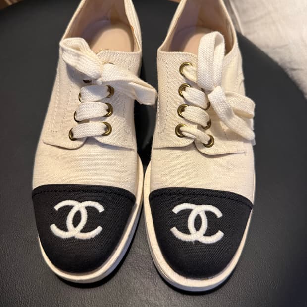 샤넬 스니커즈 판매합니다. 37사이즈