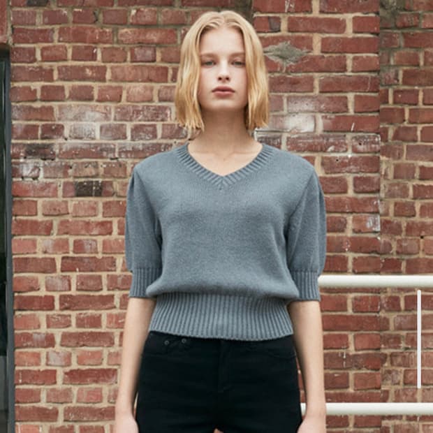 우이(ouie) V넥 퍼프소매 니트 프리사이즈 새상품