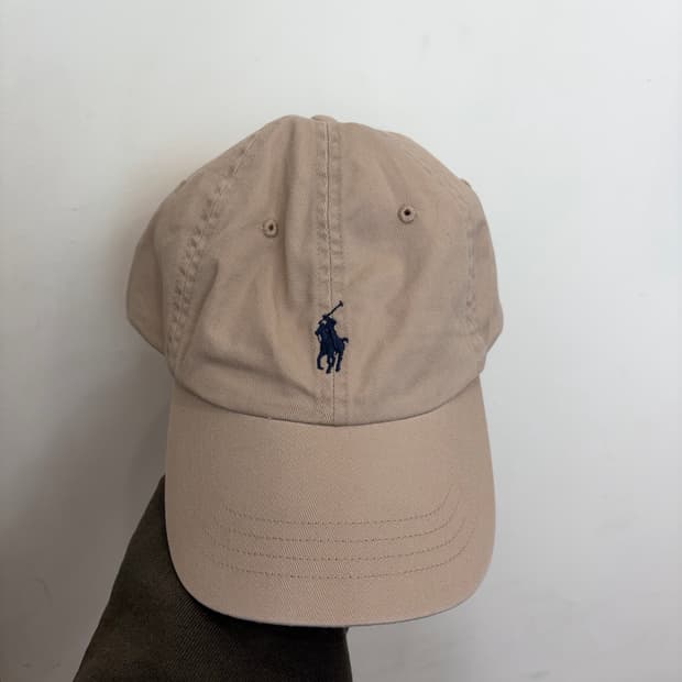4. 폴로 베이지 볼캡 모자