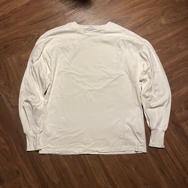 니코앤드 엘보우 디테일 코튼 티셔츠