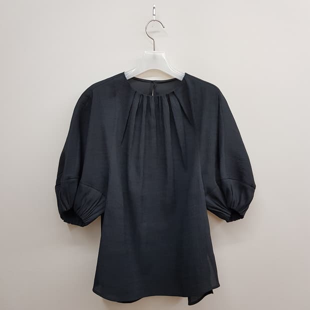 한섬 시스템 2021셔링 퍼프 슬리브 블라우스 82-94-160사이즈