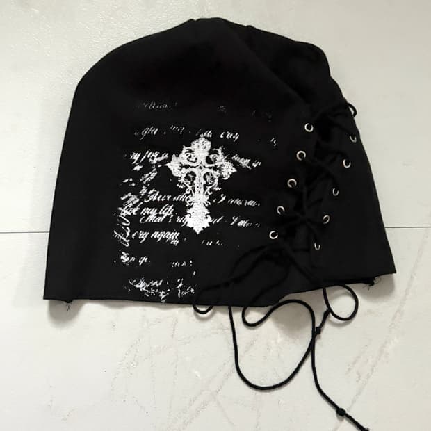 • hurtmade Black Cross logo eyelet beani