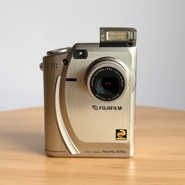 ✨최상급✨FUJIFILM FinePix 4700z 실버 레트로 디카