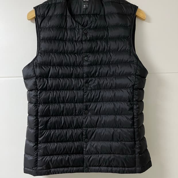 유니클로 경량 패딩 조끼