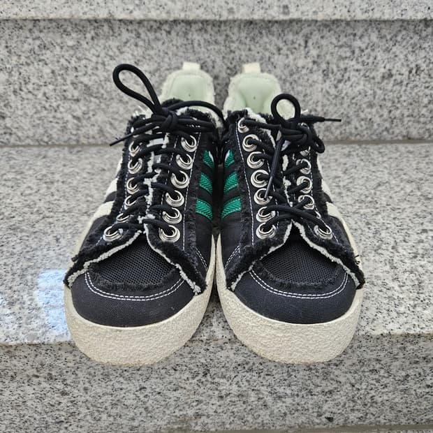 아디다스x송포더뮤트 캠퍼스