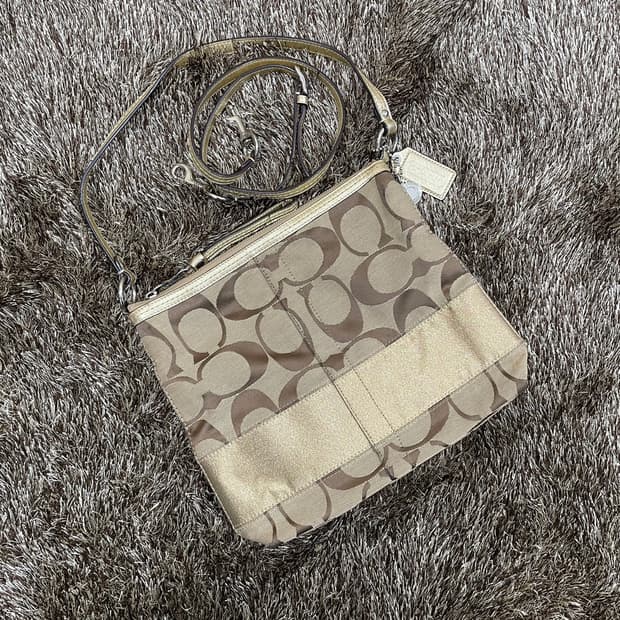 코치 Coach 시그니처 골드 숄더백 크로스백