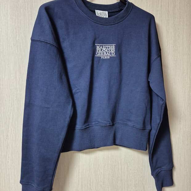 (새제품) 마리떼 프랑소와저버 크롭 맨투맨 네이비