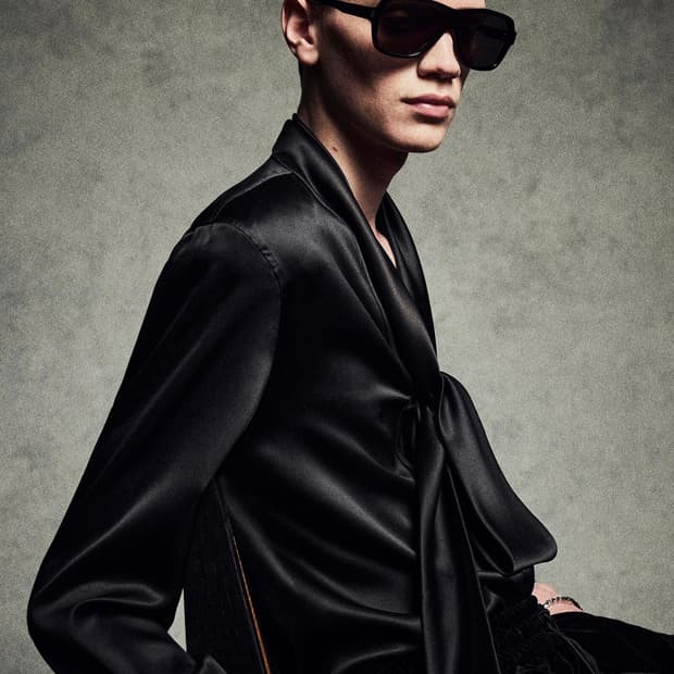 [강동원님 착용] 생로랑 23AW 실크 새틴 타이 셔츠