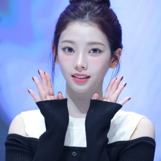 레이브 숄더컷 니트 카리나 착용