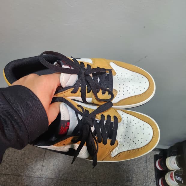 270 조던1로우 세일앤골드 로키