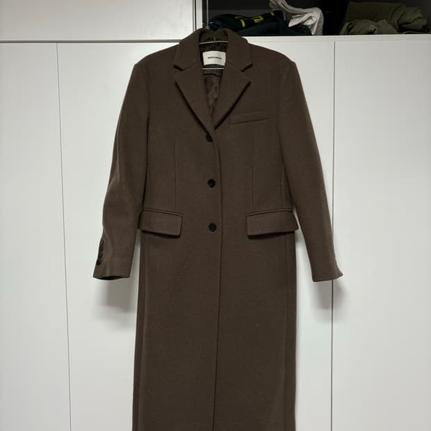 인사일런스 우먼 코트