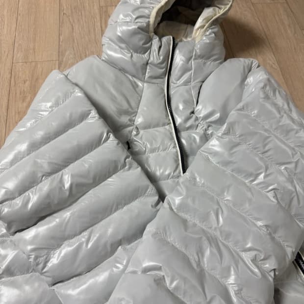 오와이 커브드 경량 패딩 L사이즈