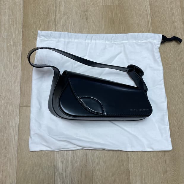 키코코스타디노브 트리비아백 블랙 유광