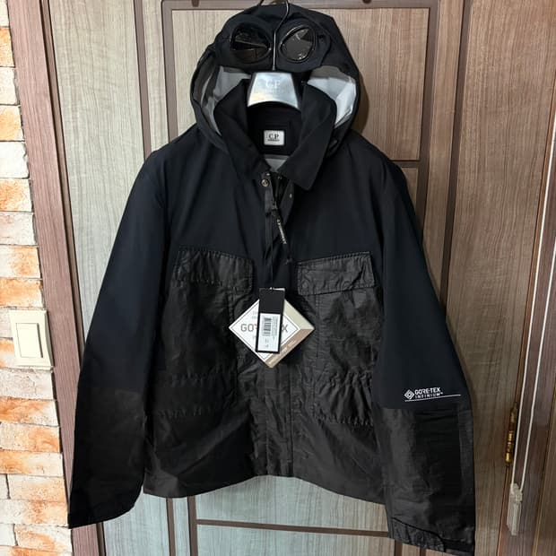 새상품(M)씨피컴퍼니 CP컴퍼니 고어텍스 믹스 고글 자켓 블랙
