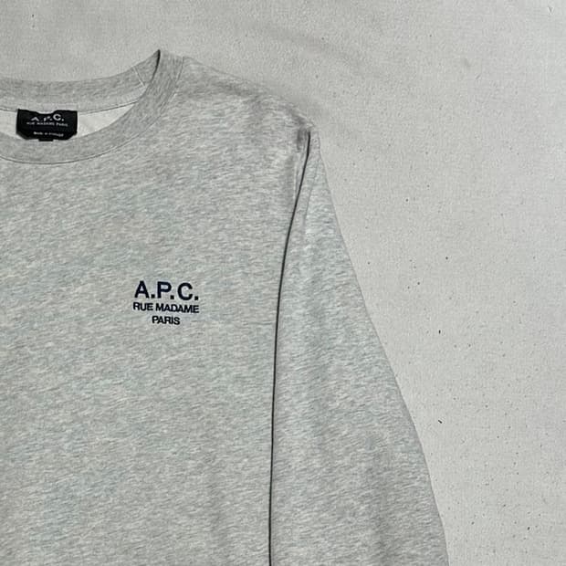 S A.P.C 라이더 로고 라이트 그레이 맨투맨