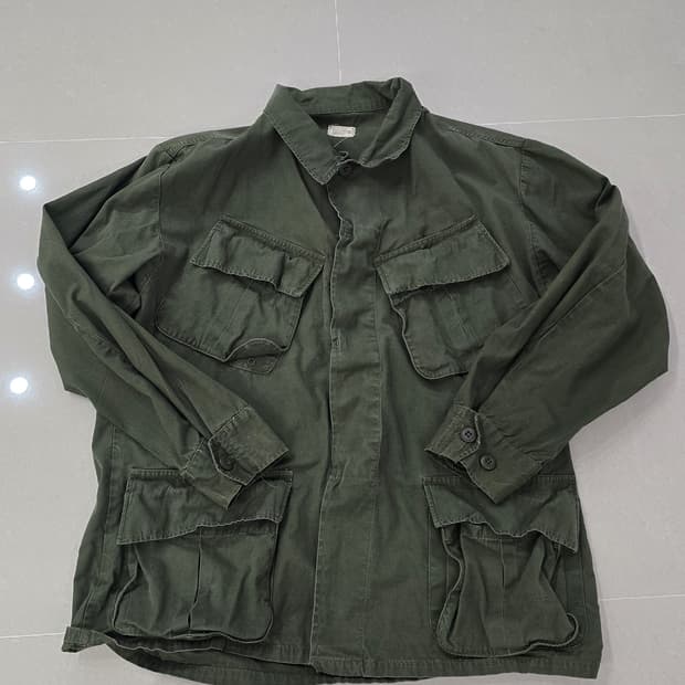 OG 정글 퍼티그 립스탑 미디엄 숏