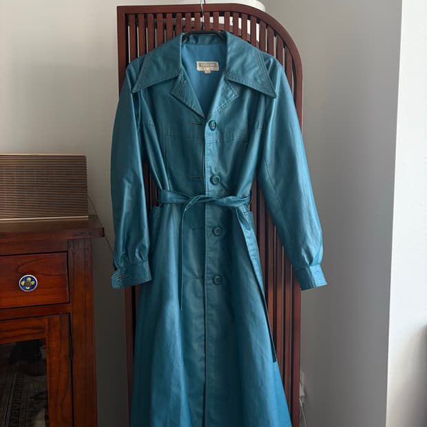 블루 트렌치 코트