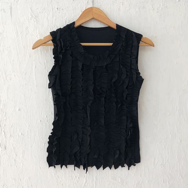 vintage ruffle sleeveless top