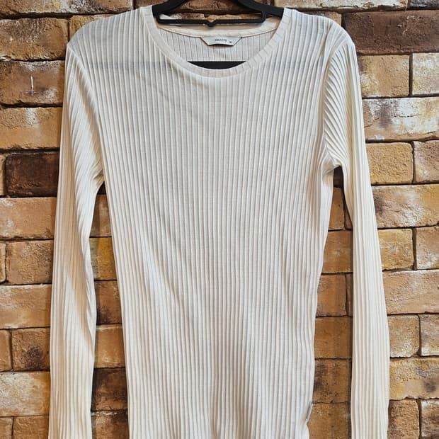 헤지스 아이보리 골지 긴팔티