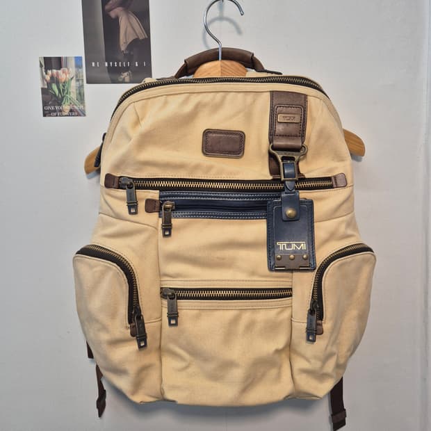 투미 녹스 백팩 베이지 색상