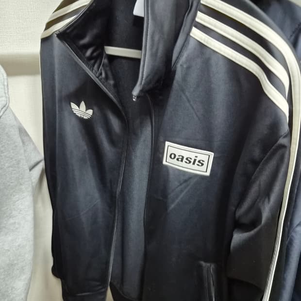 아디다스 오아시스 트랙탑 블랙