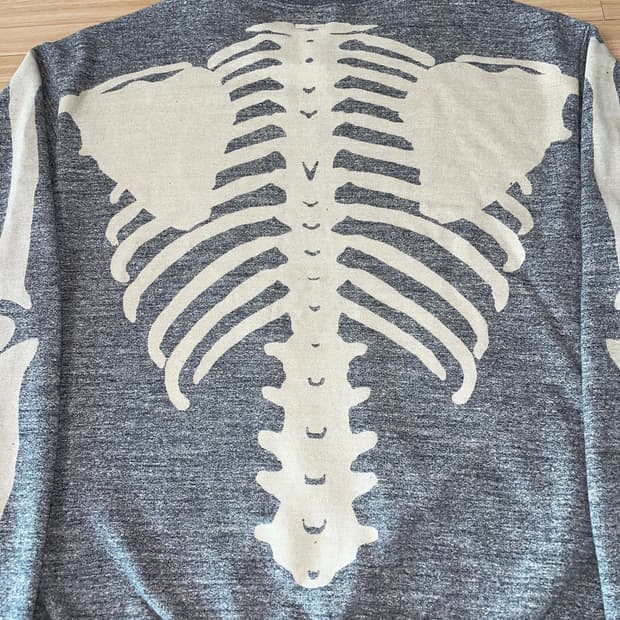 캐피탈 본 스웻셔츠 4