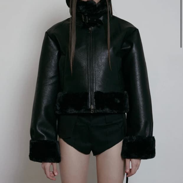 보헤미안서울 하이넥 숏 무스탕