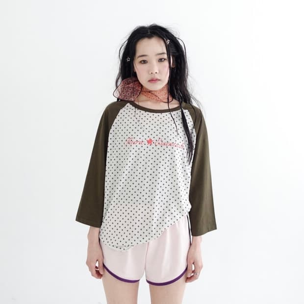 [F.E.E.S] dot raglan sleeve top (khaki)