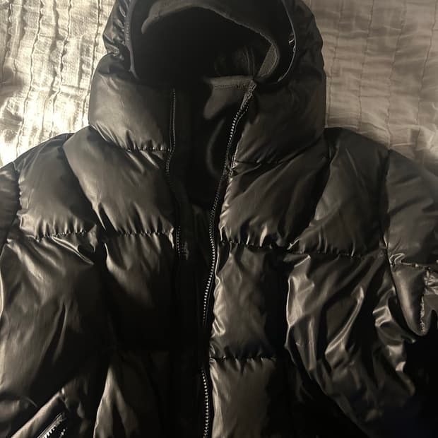 팔라스 푸파 22fw패딩 팝니다