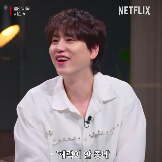 (솔로지옥4 규현착용) 1회착 웨스켄 리벳도비 셔츠 화이트 사이즈3