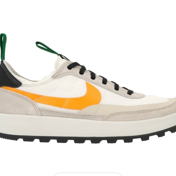 나이키 x 톰 삭스 제너럴 퍼포즈 슈 파인 그린 유니버시티 골드