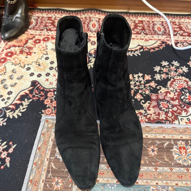 생로랑 바실리 스웨이드 부츠