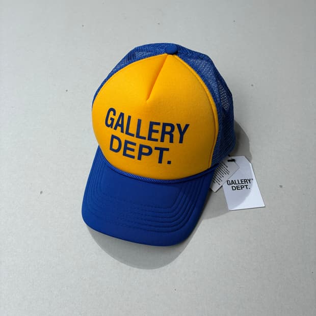 갤러리 디파트먼트 GD 로고 트러커 캡 옐로우/블루