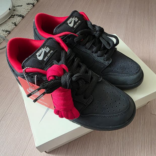 나이키x슈프림 SB 덩크 로우 블랙