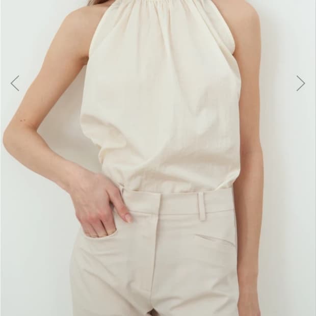 LEA 르에 홀터넥 블라우스