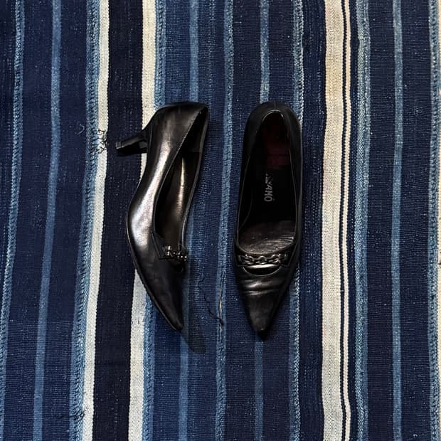 235-240 ) FERRAGAMO Gancini Pointed heel
