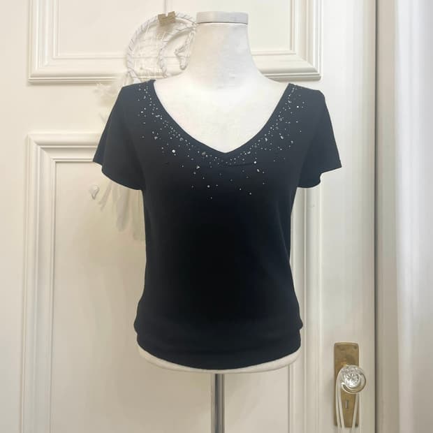 EF-DE black v-neck beads point knit top