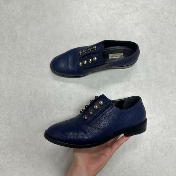 발렌시아가 스터드 로퍼