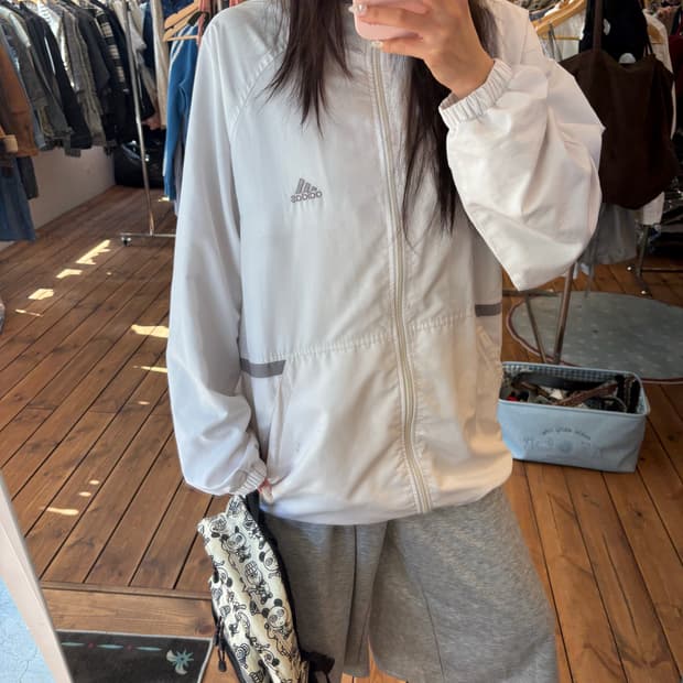 아디다스 화이트 실버 바람막이