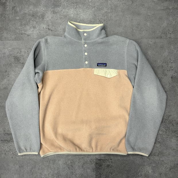 파타고니아 신칠라 플리스 풀오버 회색/베이지