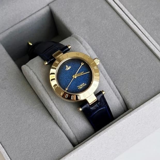 정품 비비안웨스트우드 시계 블루 다이얼 거의새것 28MM