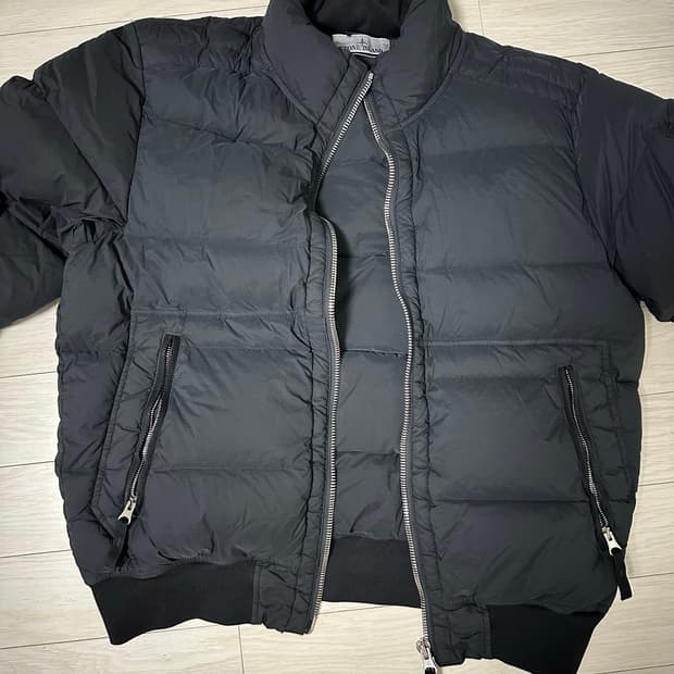 스톤아일랜드 심리스 패딩