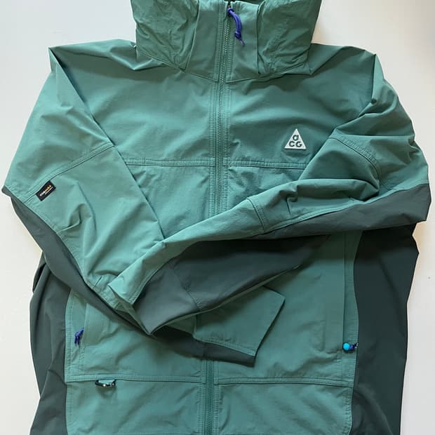 나이키 ACG 썬 페어러 자켓 바이코스탈 빈티지 그린