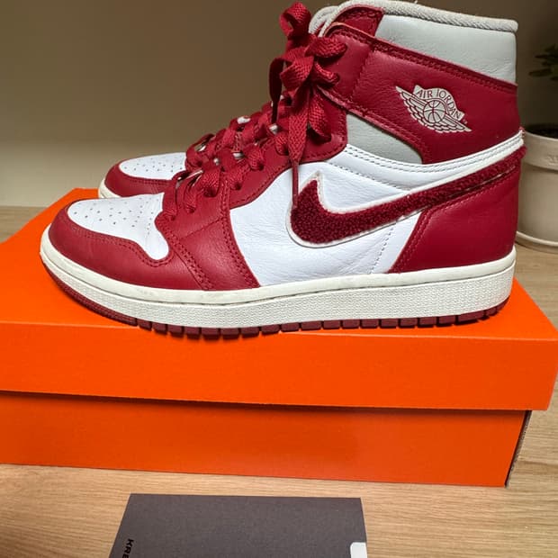 나이키 조던 1 레트로 하이 OG 바시티 레드 245 거의 새재품