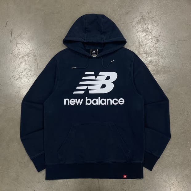 뉴발란스 네이비 컬러 빅로고 후드티