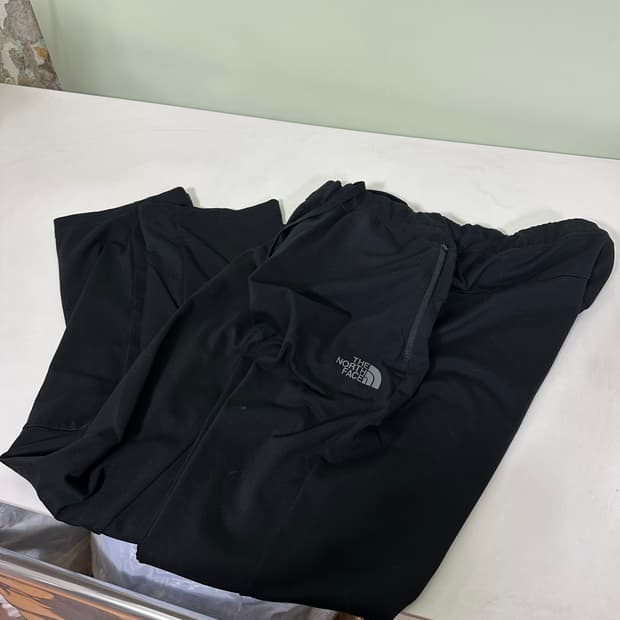 L 노스페이스 블랙 기본로고 레귤러핏 밴딩폴리팬츠